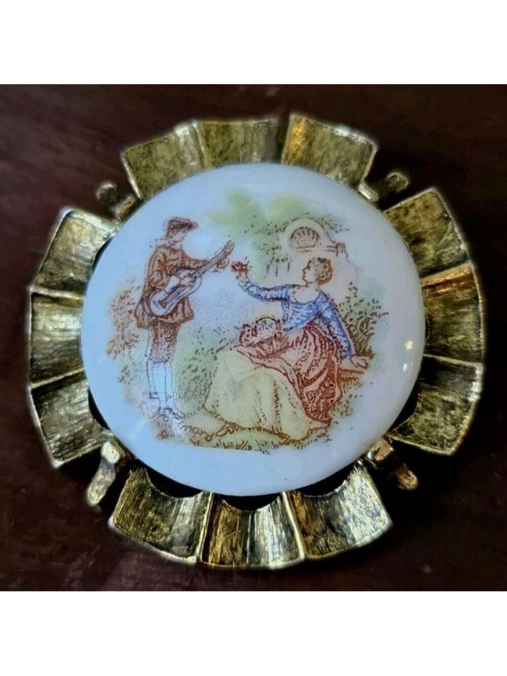 Vtg Gold Tone Pin Brooch Center Ceramic Couple